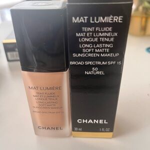 CHANEL Mat Lumière Foundation - 50 Naturel